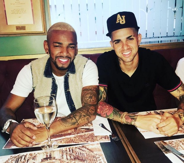 Nego do Borel com Luan Guilherme em restaurante após vitória na Rio 2016 (Foto: Reprodução/Instagram)
