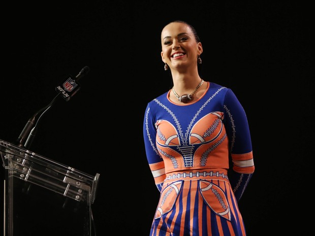 Katy Perry em entrevista coletiva do Super Bowl em Phoenix, nos Estados Unidos (Foto: Matthew Emmons/ Reuters)