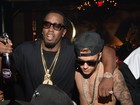 Sem camisa, Justin Bieber curte festa com Sean 'Diddy' Combs