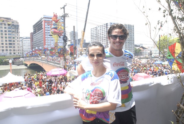 Cleo Pires e Romulo Arantes em Recife (Foto: William Oda / AgNews)