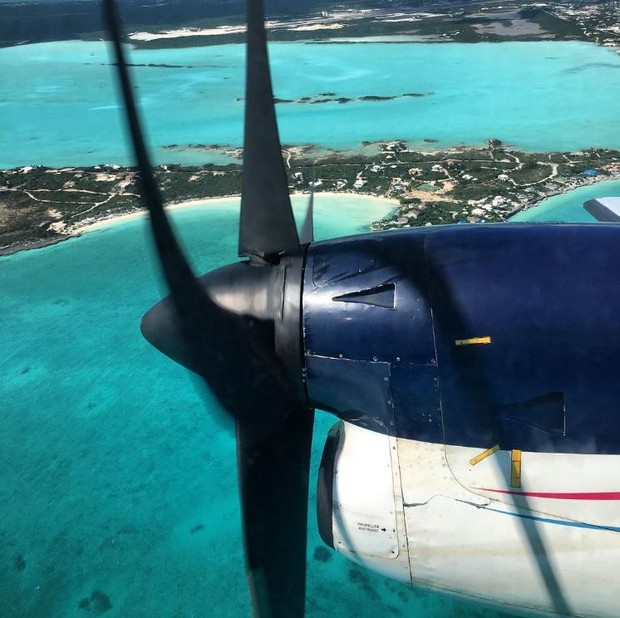 Avião chegando a Turks e Caicos com Fábio Assunção e Pally Siqueira (Foto: Reprodução/Instagram)