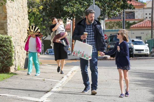 Jennifer Garner e Ben Affleck com os filhos (Foto: AKM-GSI)