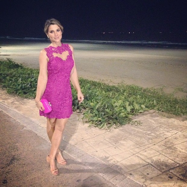 Flávia Alessandra em praia em São Luís, no Maranhão (Foto: Instagram/ Reprodução)