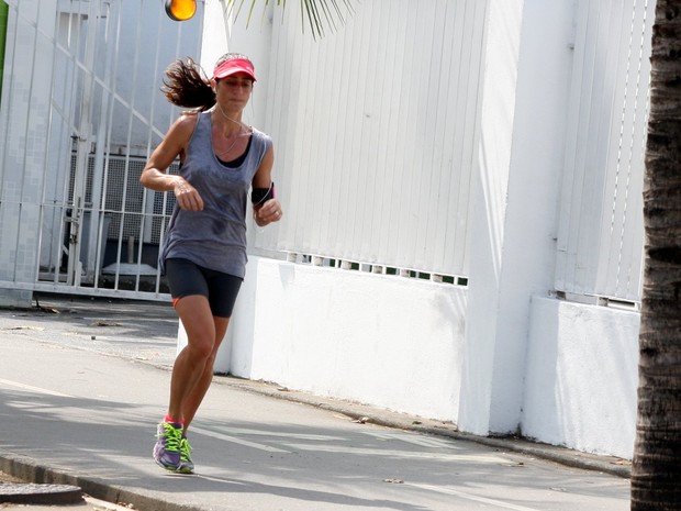 Cynthia Howllet corre na Lagoa (Foto: JC Pereira / AgNews)
