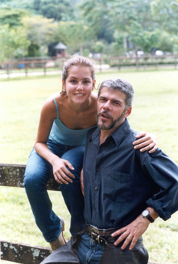 Deborah Secco e José Mayer em &quot;Laços de Família&quot; (Foto: TV Globo)
