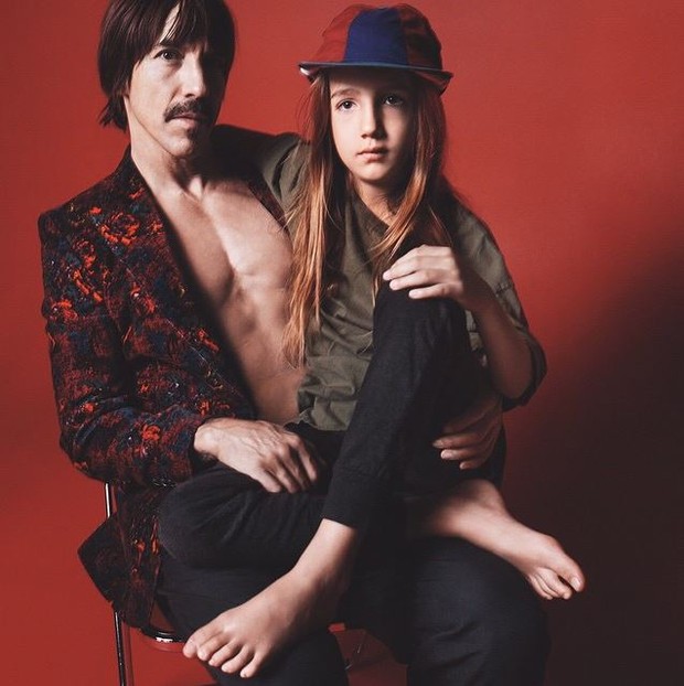 Anthony Kiedis e o filho, Everly Bear, em campanha para Marc Jacobs (Foto: Reprodução/Instagram)