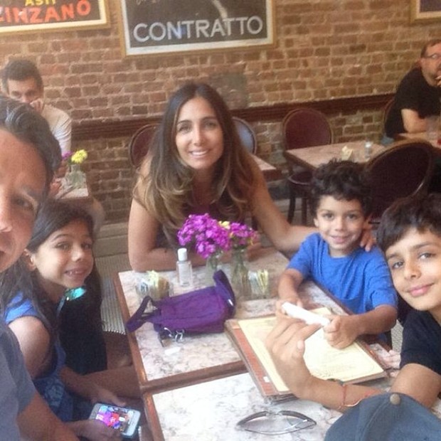 Márcio Garcia e Andréa Santa Rosa com os filhos em Nova York, nos Estados Unidos (Foto: Instagram/ Reprodução)