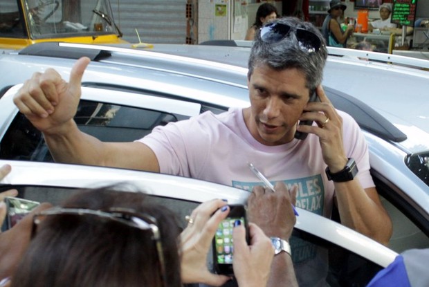 Márcio Garcia grava na Tijuca, no Rio (Foto: Roberto Cristino / AgNews)