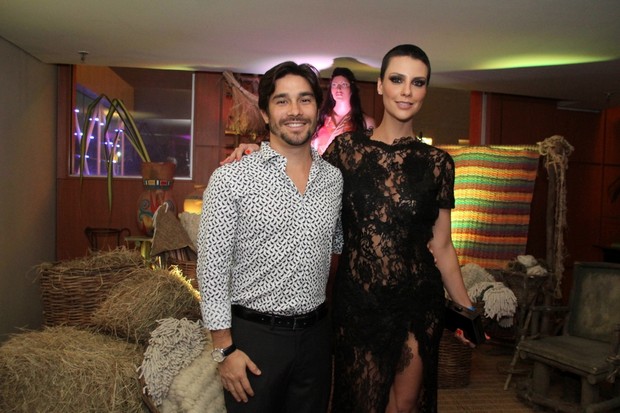 Camila Rodrigues e o marido, Roberto Costa (Foto: Graça Paes/ Foto Rio News)