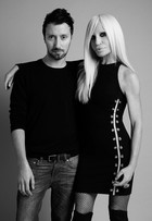 Anthony Vaccarello é nomeado diretor criativo da Versus Versace