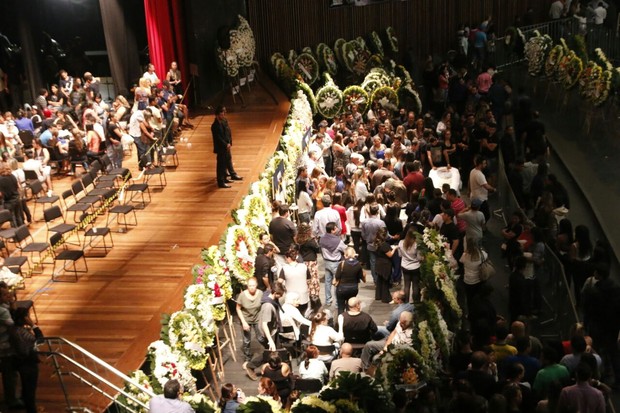 Foto: Bruno, da dupla com Marrone, comparece ao velório de Cristiano Araújo  e da namorada do cantor, Allana Moraes, no Centro Cultural Oscar Niemeyer,  em Goiânia, nesta quinta-feira, 25 de junho de