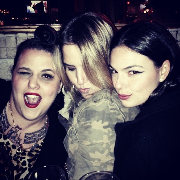 Isis Valverde com amigas (Foto: Instagram/ Reprodução)