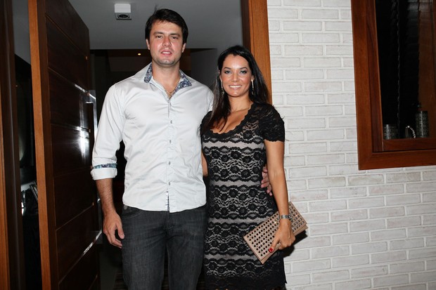 Mônica Carvalho com o marido,  Alaor Paris Júnior, no aniversário de Ceará em São Paulo (Foto: Cláudio Augusto e Manuela Scarpa/ Foto Rio News)