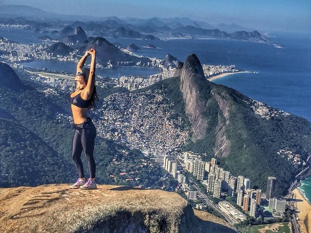 Laura Keller na Pedra da Gávea, no Rio (Foto: Reprodução/Instagram)