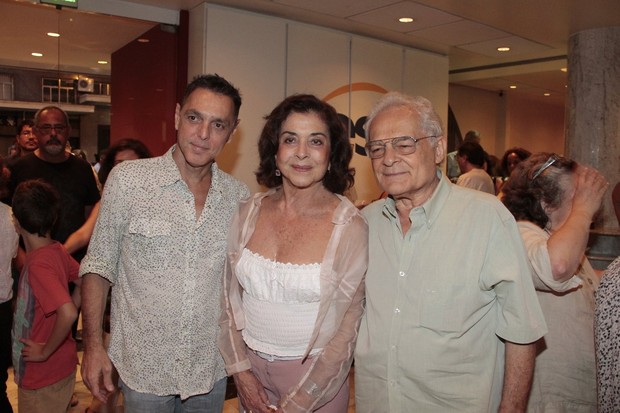 Guilherme Leme, Betty Faria e Othon Bastos em estreia de peça no Rio (Foto: Isac Luz/EGO)