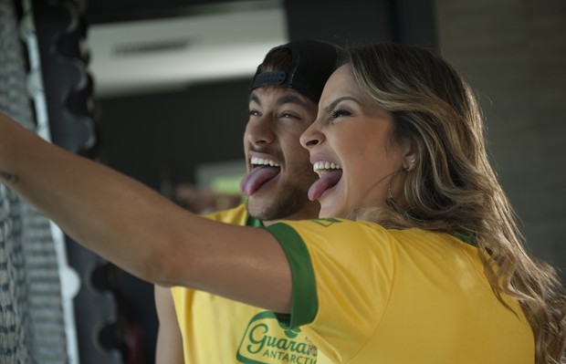 Claudia Leitte e Neymar (Foto: Claudio Chaves/AgNews)