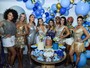 Musas ganham bolo de aniversário em festa da primeira-dama da Vila
