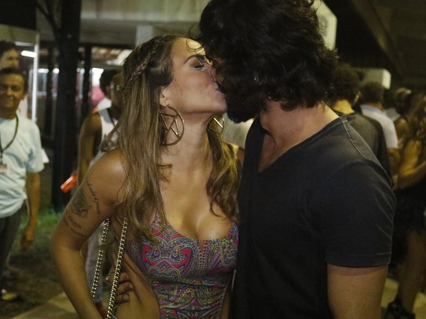 Alinne Rosa com o namorado, Rodrigo Fróes, em show em Salvador, na Bahia (Foto: Fred Pontes/ Divulgação)