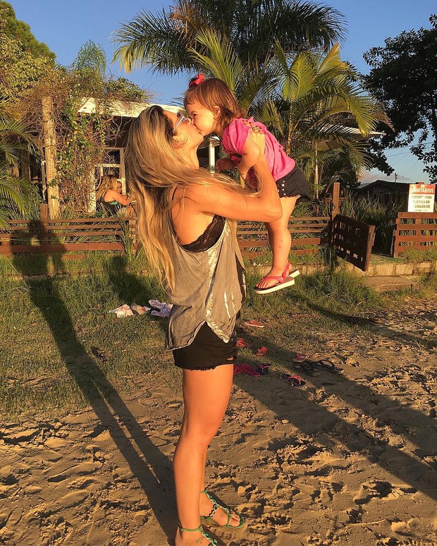 Mirella Santos com a filha (Foto: Reprodução/Instagram)
