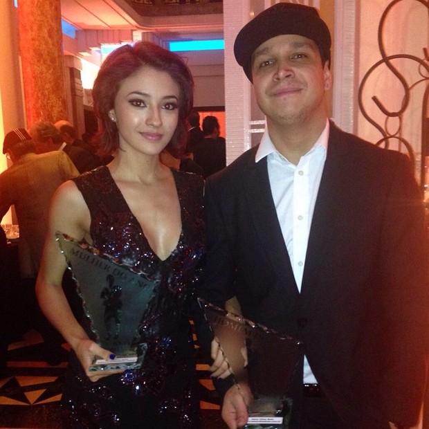 Carolina Oliveira e o namorado, Felipe Mojave, em prêmio em São Paulo (Foto: Instagram/ Reprodução)
