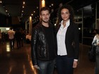 Débora Nascimento vai com o namorado a show de Gal Costa