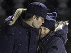 Gisele Bündchen troca carinho com Tom Brady em jogo de hóquei do filho