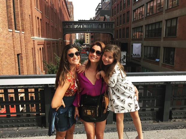 Flávia Alessandra com as filhas Olívia e Giulia (Foto: Reprodução / Instagram)