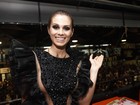 Miss Brasil usa vestido ousado para ir a ensaio da Gaviões da Fiel
