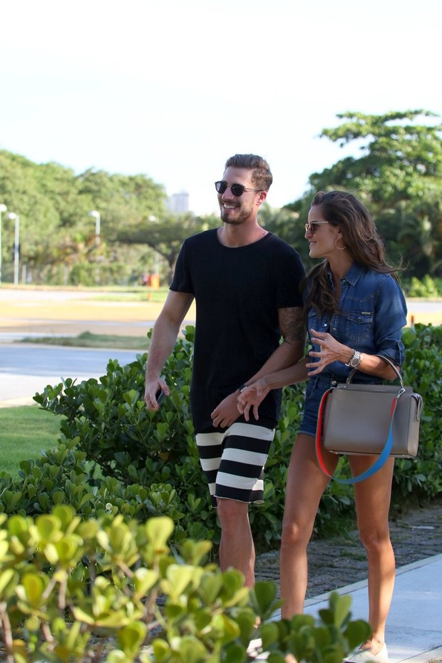  Izabel Goulart leva o namorado Kevin Stapp pra conhecer o Rio de Helicóptero (Foto: ANDRÉ FREITAS/ AGNEWS)