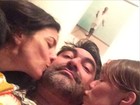 Barbudo, Zeca Camargo ganha beijo de Mariana Ximenes