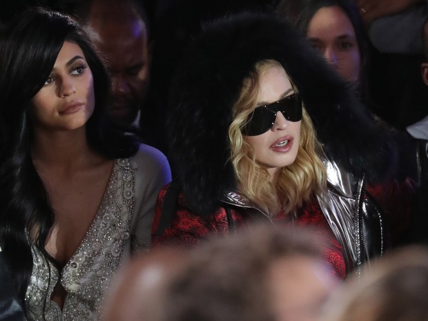 Kylie Jenner e Madonna em desfile durante a semana de moda de Nova York, nos Estados Unidos (Foto: Antonio de Moraes Barros Filho/ Getty Images)