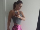 Viviane Araújo mostra cintura fininha e pernas saradas antes de malhar