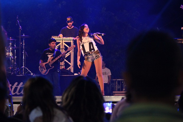Anitta faz show com shortinho curto (Foto: Rodrigo Zerneri / AgNews)