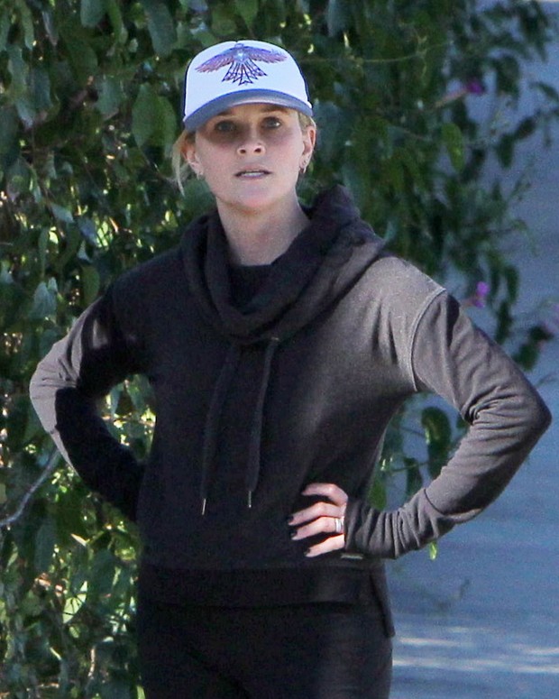 X17 - Reese Witherspoon em  Brentwood, na Califórnia, nos Estados Unidos (Foto: X17online/ Agência)