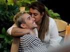 Após noitada, Preta Gil troca beijos com o novo affair em shopping do Rio