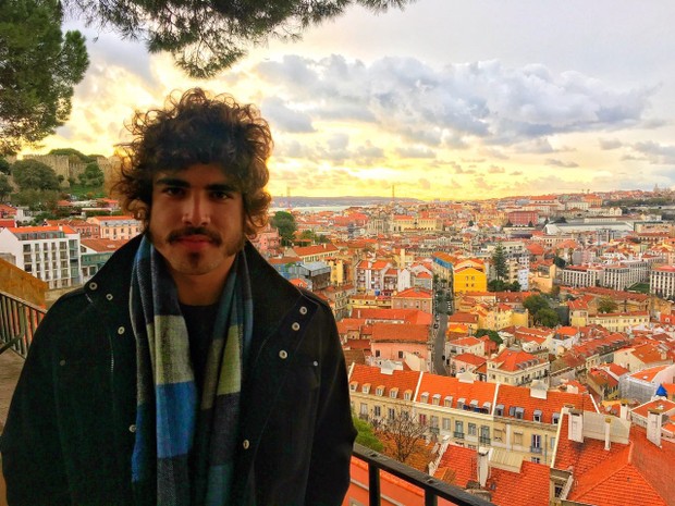 Caio Castro está em Portugal fazendo pesquisa para interpretar Dom Pedro I (Foto: Divulgação / Index Assessoria)