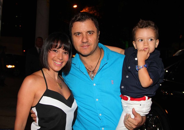 Maurício Manieri com a familia em festa em São Paulo (Foto: Thiago Duran/ Ag. News)