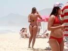 Adriana curte a praia do Recreio dos Bandeirantes, no Rio