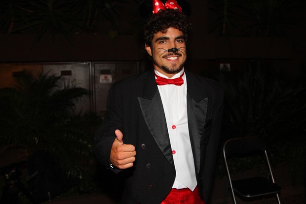 Caio Castro vai vestido de Minnie para o aniversário de Thiaguinho (Foto: Thiago Duran e Caio Duran/ Ag. News)