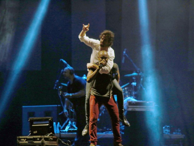 Thiaguinho com Fiuk em show em Jurerê Internacional, Florianópolis, Santa Catarina (Foto: Lucas Moço/ Divulgação)