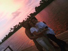 Cleo Pires posta foto abraçadinha com Orlando Morais e Glória Pires