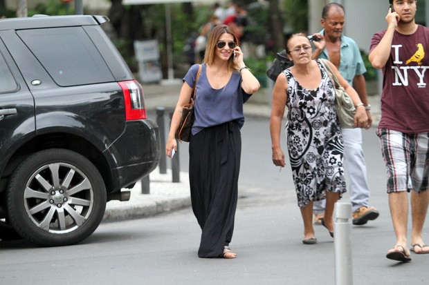 Cleo Pires em Ipanema (Foto: Wallace Barbosa / AgNews)