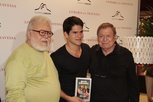 Ricardo Amaral, Bruno e Boni em lançamento de livro no Rio (Foto: Isac Luz/EGO)