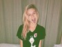 Fiorella Mattheis homenageia Pato em camiseta 