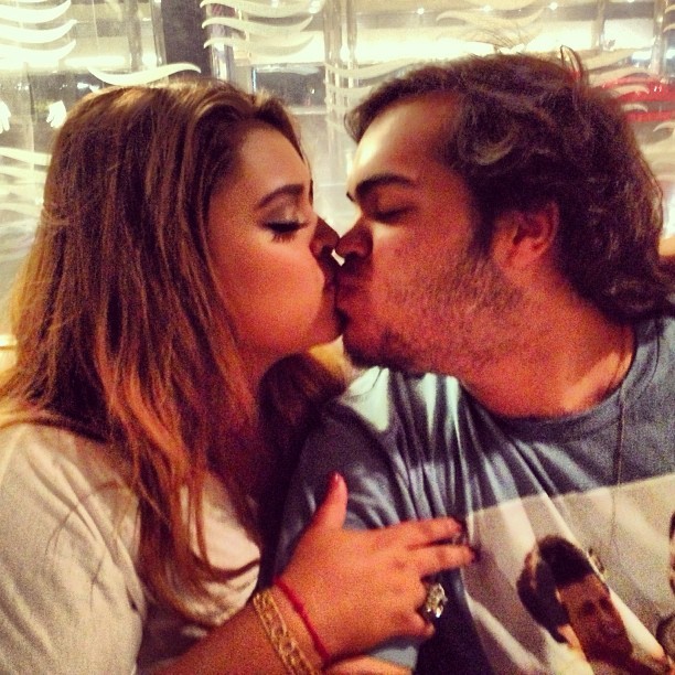 Preta Gil beija o filho Francisco (Foto: Instagram/ Reprodução)
