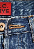 Kanye West cria coleção cápsula de jeans em parceria com grife francesa