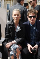 David Beckham e Kate Moss vão ao desfile da Luis Vuitton, em Paris
