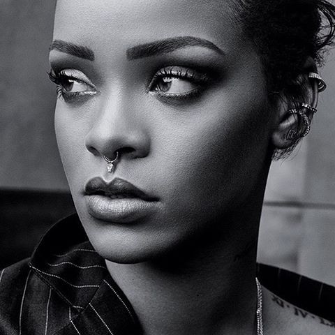 Rihanna em ensaio da The NYTimes Style Magazine (Foto: Reprodução/Instagram/Craig McDean )