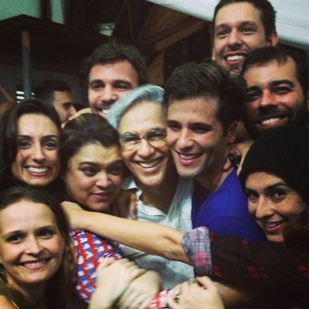 Caetano Veloso com famosos como Preta Gil, Bruno Gagliasso, Marcelo Faria, Fernanda Rodrigues, entre outros, após show no Rio (Foto: Instagram/ Reprodução)