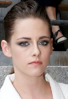 Aprenda a fazer o make que Kristen Stewart usou no desfile da Chanel
